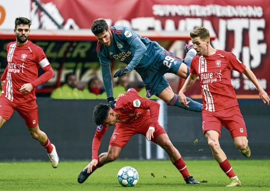 关于西汉姆迎荷甲关键赛；关键时刻内部沟通；气氛紧张；赛季目标并未改变的信息-九游